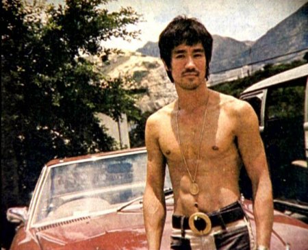bruce-lee-shirtless-red-car.jpg